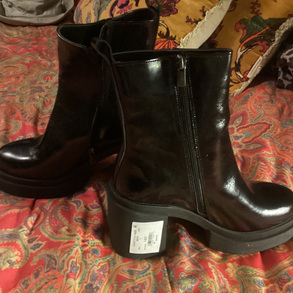 Steve Madden size 39 new in black